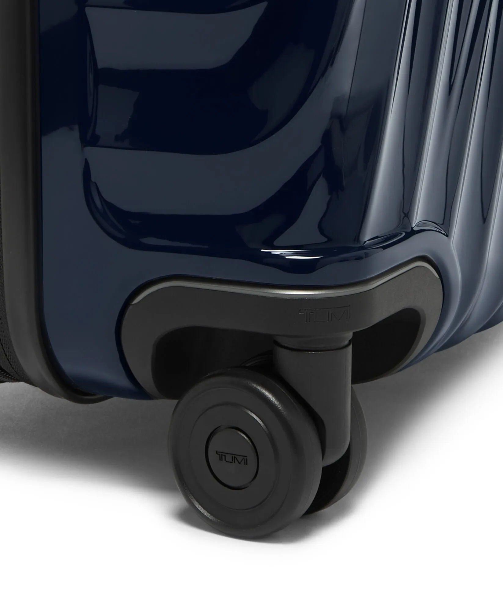 19 Degree Short Trip Expandable 4 Wheeled Packing Case - Navy
