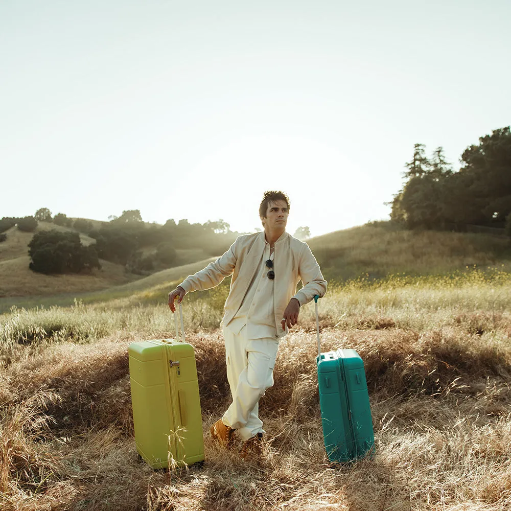 Glo 30" Luggage