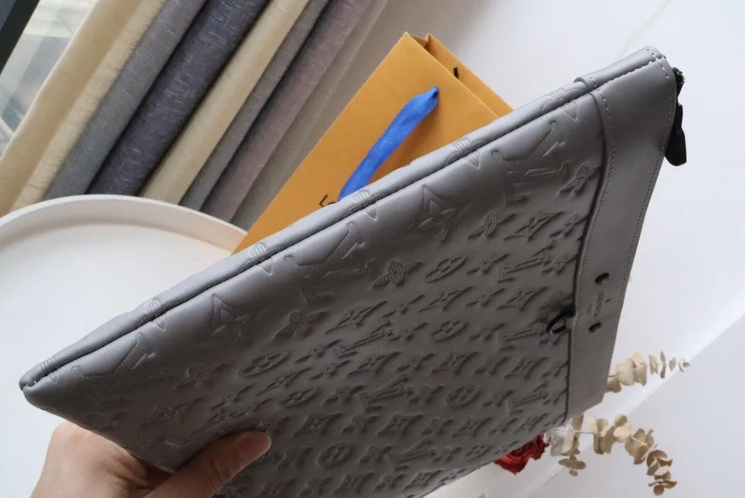 SO - LV POCHETTE DISCOVERY M62903