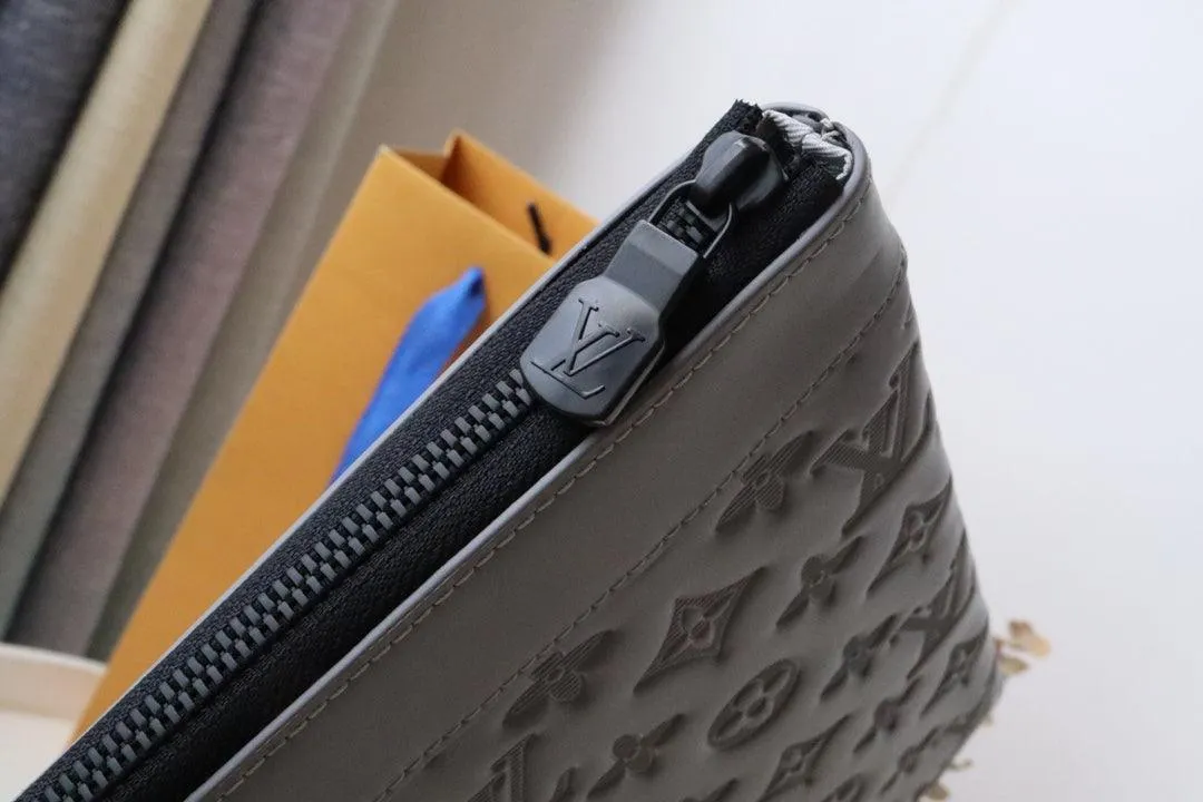 SO - LV POCHETTE DISCOVERY M62903