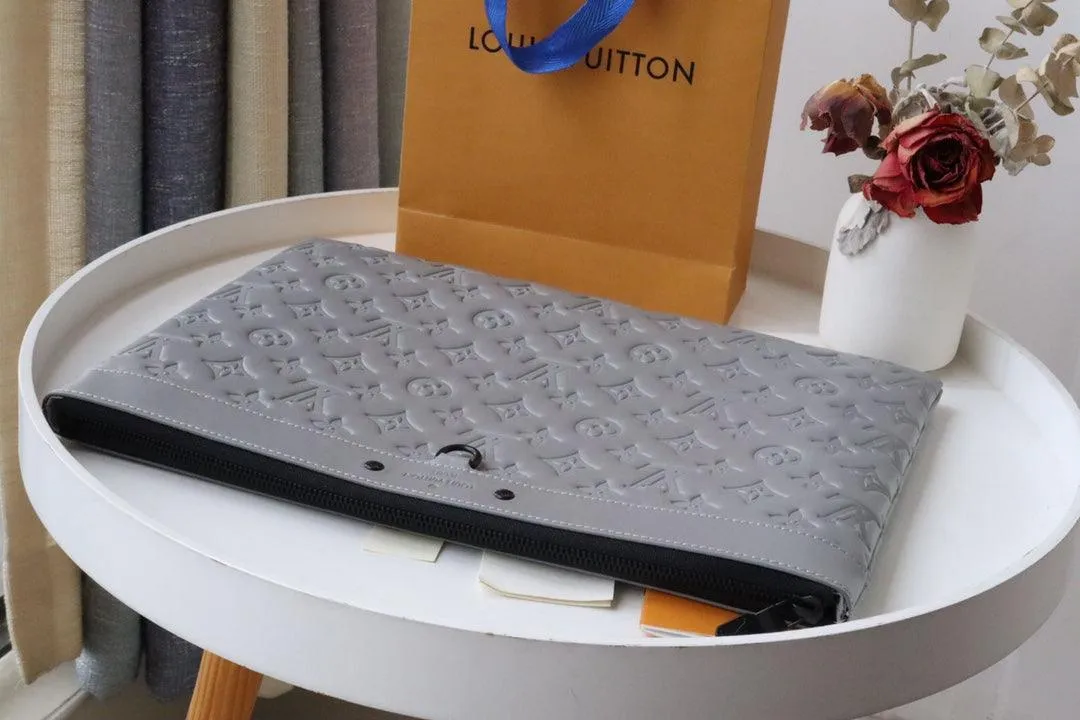 SO - LV POCHETTE DISCOVERY M62903